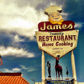 Illustration for article titled 12 Drool-Worthy Photos of Vintage Signs in the Valley